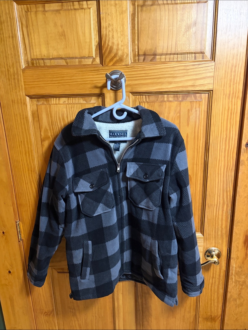 Maxxsel Men's Black and Gray Plaid Performance Jacket